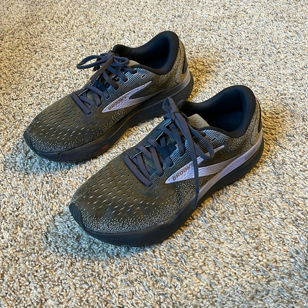 Women’s size 8.5 Brooks Ghost 16